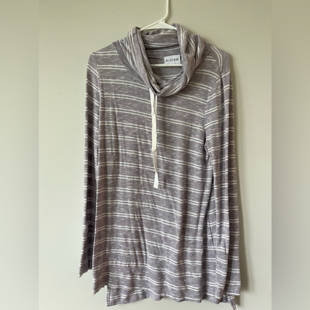 Olive and Oak Sweatshirt, size M